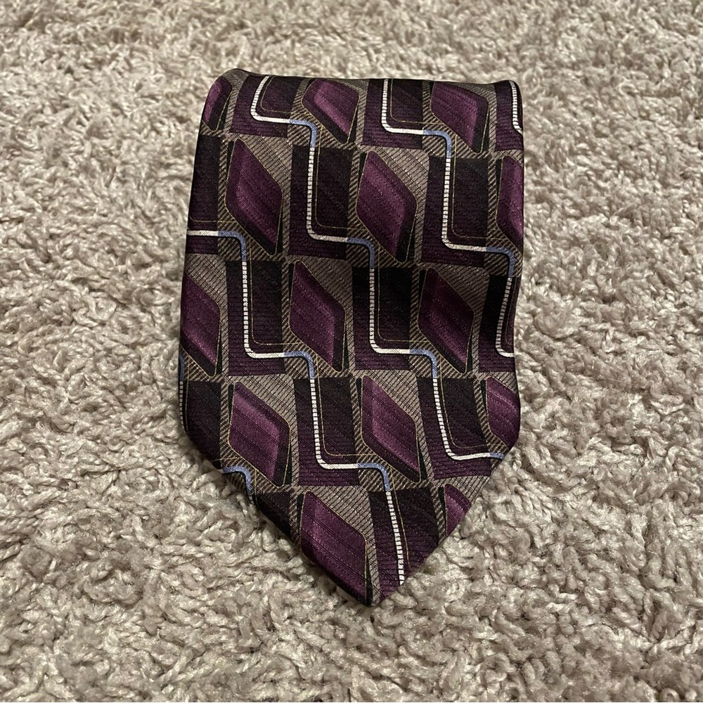 Arrow geometric tie purple gray